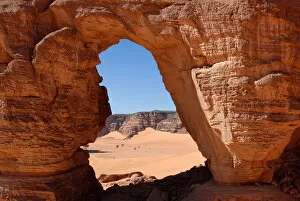 Images Dated 4th December 2006: Afzejare arch in Akakus desert, Ghat, Akakus, Libya, North Africa, Africa