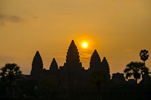 Angkor Wat at sunrise, UNESCO World Heritage Site, Siem Reap Province, Cambodia, Indochina Angkor Wat at sunrise, UNESCO World Heritage Site, Siem Reap Province, Cambodia, Indochina