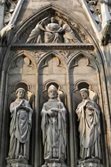 Images Dated 8th April 2012: Apostle sculptures, South facade, Notre Dame Cathedral, Paris, France, Europe