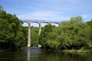 Images Dated 14th June 2011: Barge and pedestrians on the Pontcysyllte Aqueduct, UNESCO World Heritage Site