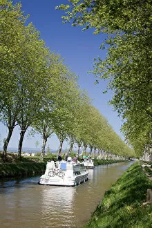 Barges on the Canal du Midi, UNESCO World Heritage Site, in spring, Languedoc-Roussillon, France, Europe