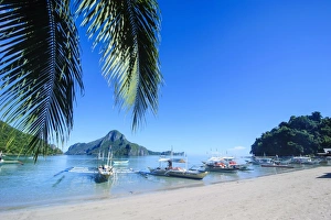 Images Dated 26th April 2011: The bay of El Nido with outrigger boats, Bacuit Archipelago, Palawan, Philippines, Southeast Asia