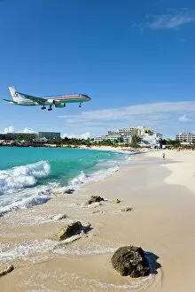 Images Dated 28th January 2008: Beach at Maho Bay and low flying aircraft approaching the runway of Princess Juliana International