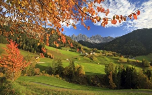 Beautiful landscape of the Val di Funes where the main landmark is the Odle/Geisler Dolomite Massif, South Tyrol, Italy Beautiful landscape of the Val di Funes where the main landmark is the Odle/Geisler Dolomite Massif, South Tyrol, Italy