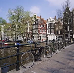 Netherland Gallery: Bicycles on a bridge across the canal at Herengracht in Amsterdam
