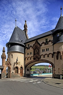 Bridge Gate in Traben-Trabach, Moselle Valley, Rhineland-Palatinate, Germany, Europe Bridge Gate in Traben-Trabach, Moselle Valley, Rhineland-Palatinate, Germany, Europe