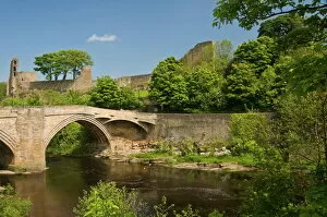 Flow Gallery: Bridge over the River Tees at Barnard Castle, Yorkshire, England, United Kingdom, Europe