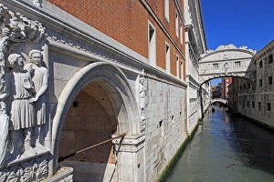 Bridge of Sighs with Doges Palace, Venice, UNESCO World Heritage Site, Veneto, Italy Bridge of Sighs with Doges Palace, Venice, UNESCO World Heritage Site, Veneto, Italy
