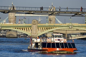 Bridges over the River Thames, London, England, United Kingdom, Europe Bridges over the River Thames, London, England, United Kingdom, Europe