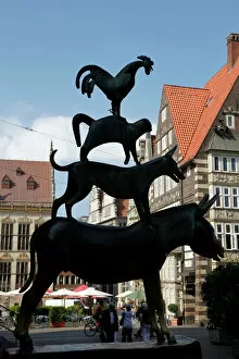 Balance Collection: Bronze statue of Town Musicians of Bremen, Bremen, Germany, Europe