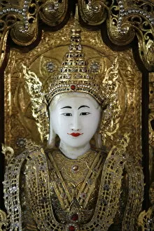 Images Dated 25th February 2006: Burmese marble Buddha, Dharmikarama temple, Penang, Malaysia, Southeast Asia, Asia