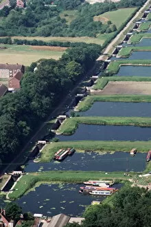 Lock Gallery: Caen flight of locks on the Kennet and Avon Canal near Devizes, Wiltshire