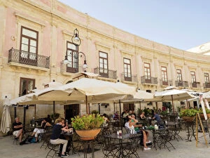 Streetscene Collection: Cafe in Cathedral Square, Ortigia, Syracuse, Sicily, Italy, Europe