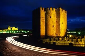 Images Dated 3rd October 2001: The Calahorra Tower at night with the Mezquita in the distance, Cordoba, Andalucia, Spain, Europe