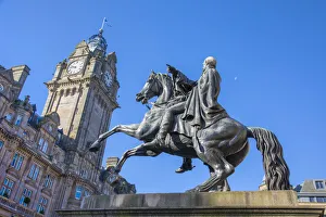 Caledonian Hotel and statue of Arthur Wellesley (1st Duke of Wellington), Edinburgh Caledonian Hotel and statue of Arthur Wellesley (1st Duke of Wellington), Edinburgh
