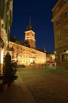 Empty Gallery: Castle Square (Plac Zamkowy) and the Royal Castle illuminated at dusk