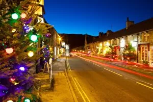 Images Dated 5th December 2012: Castleton at Christmas, Peak District National Park, Derbyshire, England, United Kingdom, Europe