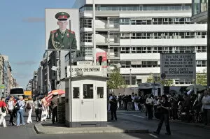 Images Dated 12th September 2009: Checkpoint Charlie, Berlin, Germany, Europe