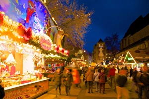 Christmas Market at dusk, Willy Brandt Platz, Dortmund, North Rhine-Westphalia, Germany Christmas Market at dusk, Willy Brandt Platz, Dortmund, North Rhine-Westphalia, Germany