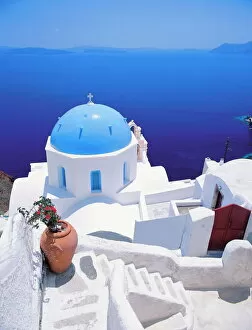 Greece Gallery: Church overlooking sea, Santorini, Cyclades, Greek Islands, Greece, Europe