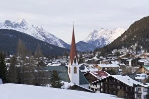 Images Dated 8th March 2009: Church of St. Oswald dating from the 14th century, Seefeld, the Tyrol, Austria, Europe