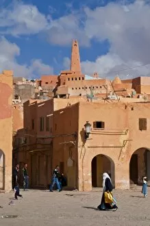 The city of Ghardaia, UNEs CO World Heritage s ite, M