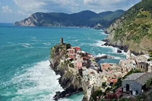 Related Images Collection: Clifftop village of Vernazza, Cinque Terre, UNESCO World Heritage Site