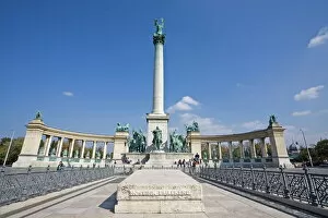 Memorials Gallery: Column and Millennium Monument, Heroes Square, Budapest, Hungary, Europe