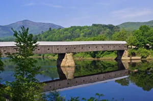 Cornish Windsor covered bridge spans the Connecticut River between Vermont Cornish Windsor covered bridge spans the Connecticut River between Vermont