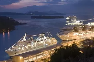 Dalmatia Gallery: Cruise ships in port, Dubrovnik, Dalmatia, Croatia, Adriatic, Europe