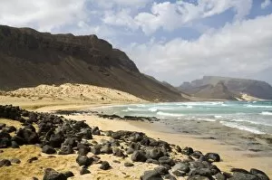 Praia Collection: Deserted beach at Praia Grande, Sao Vicente, Cape Verde Islands, Africa