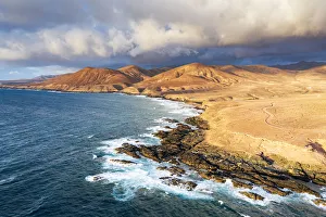 Dirt road crossing the desert down to Playa de la Solapa beach, Atlantic Ocean, Pajara Dirt road crossing the desert down to Playa de la Solapa beach, Atlantic Ocean, Pajara
