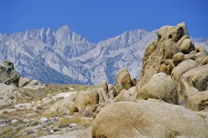 Distant granite peaks of Mount Whitney (4416m)