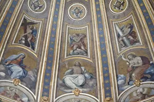 Images Dated 31st December 2012: Detail of dome and frescoes in St. Peters Basilica, Vatican, Rome, Lazio, Italy