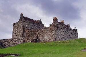 Images Dated 5th May 2010: Duart Castle, Isle of Mull, Inner Hebrides, Scotland, United Kingdom, Europe