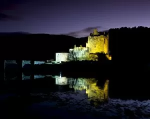 Images Dated 20th January 2000: Eilean Donan Castle at night