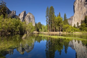 El Capitan, a 3000 feet granite monolith on the right, Cathedral Rocks El Capitan, a 3000 feet granite monolith on the right, Cathedral Rocks