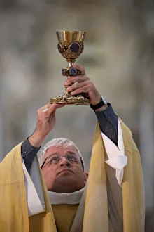 Elevation of the chalice, Eucharistic celebration, Amiens Cathedral, Somme, France Elevation of the chalice, Eucharistic celebration, Amiens Cathedral, Somme, France