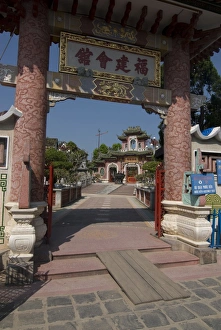 Entrance to the Assembly Hall of the Hainan Chinese Congregation, Hoi An Entrance to the Assembly Hall of the Hainan Chinese Congregation, Hoi An