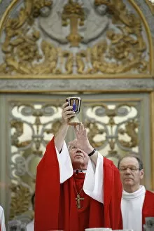 Images Dated 28th February 2000: Eucharist celebration in Pontigny Abbey church, Pontigny, Yonne, France, Europe