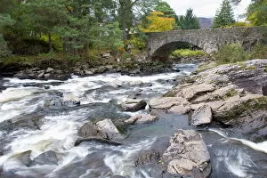 Images Dated 13th October 2009: The Falls of Dochart and old stone bridge, Killin, Loch Lomond and the Trossachs National Park