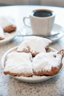 Cafe Gallery: Famous food of New Orleans, beignets and chicory coffee at Cafe Du Monde, New Orleans