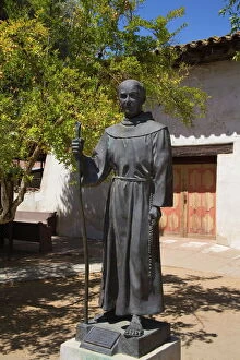Images Dated 16th July 2009: Father Junipero Serra statue, Mission San Miguel Arcangel, San Miguel, California
