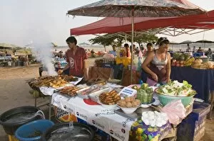 Images Dated 10th January 2008: Food stalls on side of Mekong River, Vientiane, Laos, Indochina, Southeast Asia, Asia