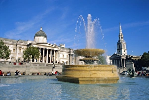 Fountains and the National Gallery, Trafalgar Square, London, England Fountains and the National Gallery, Trafalgar Square, London, England