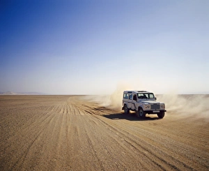 Four-wheel drive Landrover, off-roading in the desert, Algeria, Africa Four-wheel drive Landrover, off-roading in the desert, Algeria, Africa