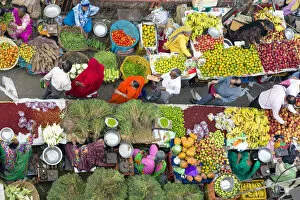 Images Dated 11th February 2017: Fruit and vegetable market in the Old City, Udaipur, Rajasthan, India