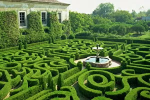 Formal Garden Gallery: Garden maze