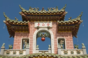 Gate of the Assembly Hall of the Cantonese Chinese Congregation, Hoi An Gate of the Assembly Hall of the Cantonese Chinese Congregation, Hoi An