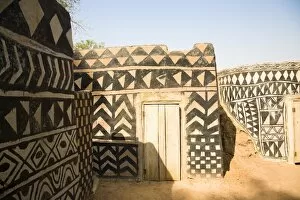 Geometric des ign on mud brick dwellings in Tiebele, Burkina Fas o, Wes t Africa, Africa